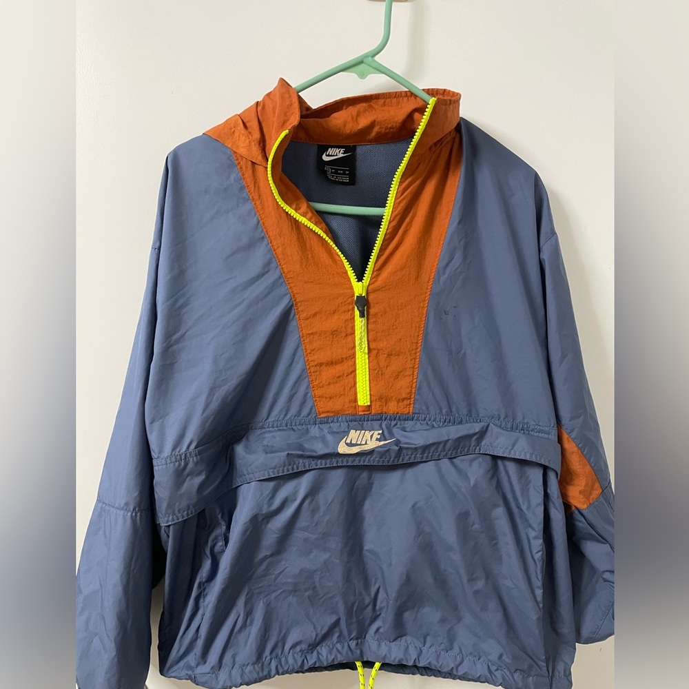 Nike Women’s Running Jacket with Hoodie 💗